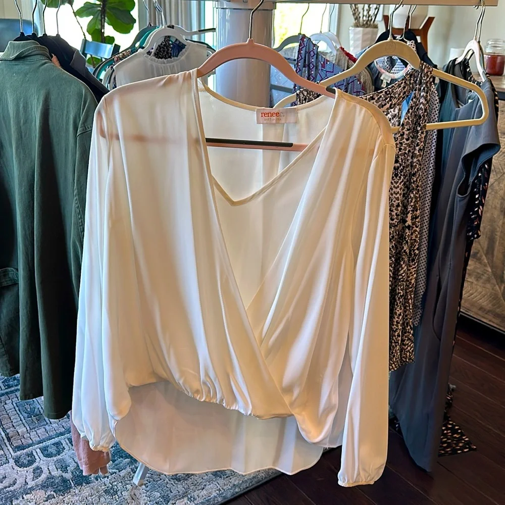Big interview coming up? Pretty but professional top, made in the US! - Picture 1 of 3